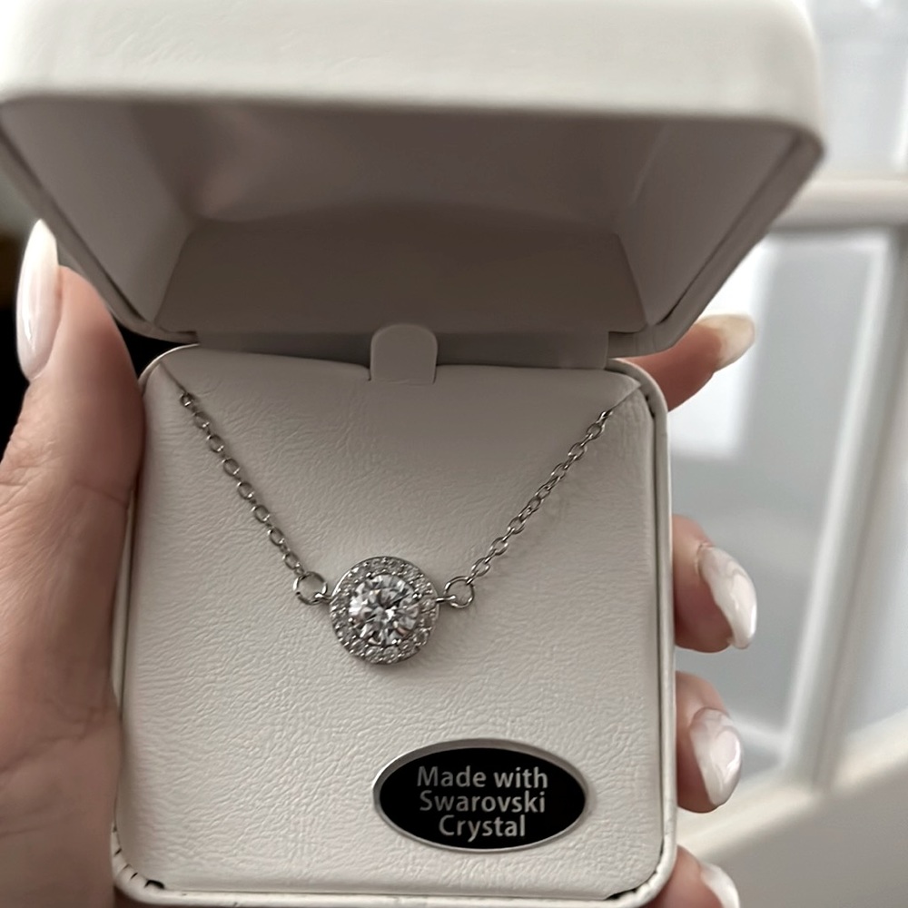 Round silver circle crystal necklace
